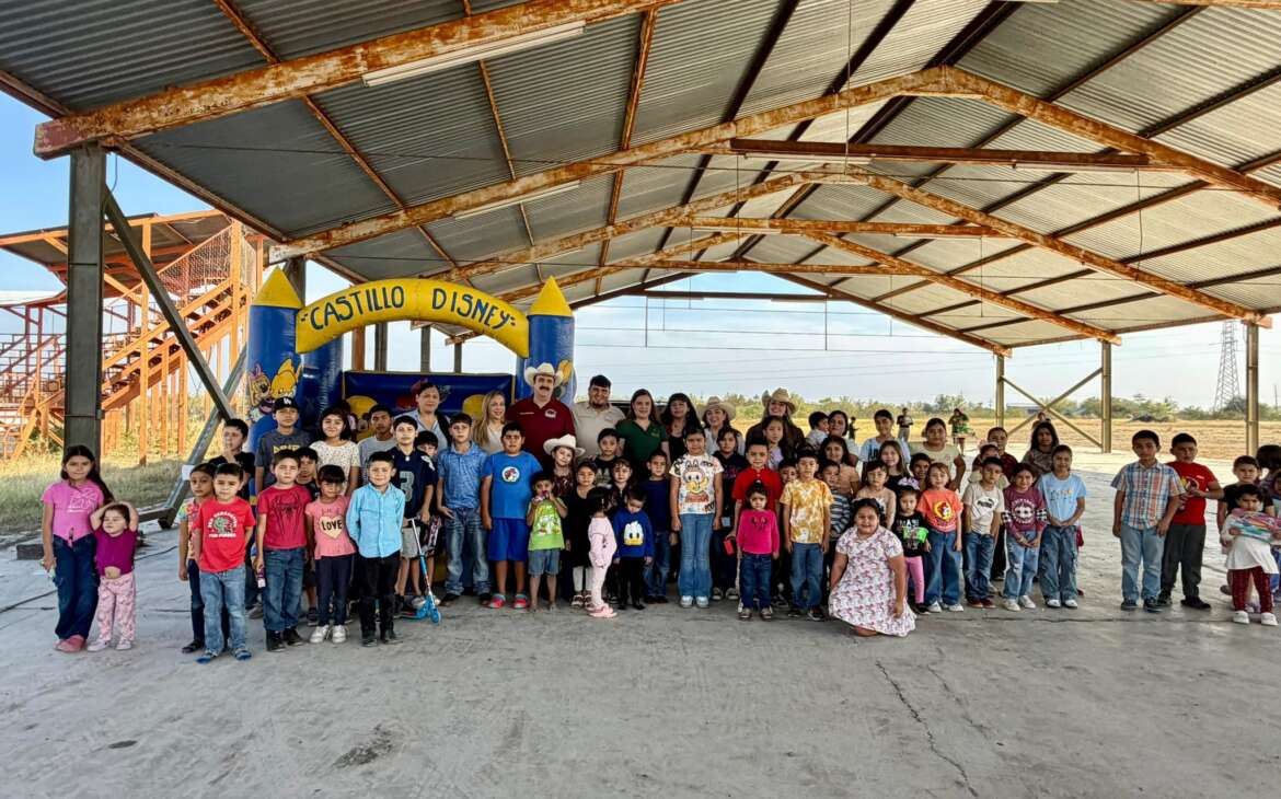 Entrega Comité de Damas de la UGRNL juguetes a niñas y niños de comunidades rurales