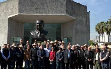 Rinden homenaje a Don Arturo de la Garza González en su XV aniversario luctuoso